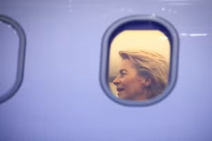 Nga phản ứng mạnh với cáo buộc gây nhiễu GPS trên máy bay chở Chủ tịch EC Ursula von der Leyen.