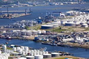 Cảng Rotterdam của Hà Lan.