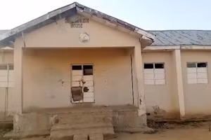 Trường Tiểu học và Trung học Công giáo St. Mary, nơi hơn 200 học sinh và giáo viên bị bắt cóc, ngày 21/11/2025.