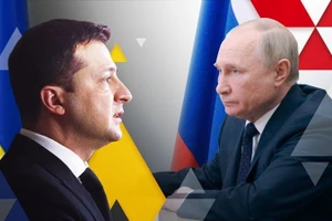 Tổng thống Ukraine Vladimir Zelensky (trái) và Tổng thống Nga Vladimir Putin.