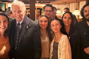 Cựu Tổng thống Mỹ Joe Biden xuất hiện trước công chúng lần đầu tiên kể từ khi ông được xác nhận bị ung thư tuyến tiền liệt giai đoạn 4, ngày 23/5/2025.