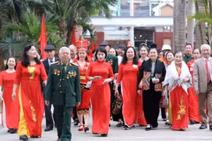 Ngay từ sáng sớm, các cử tri xã Mai Sơn đã đến khu vực bầu cử, để tham gia bỏ phiếu.