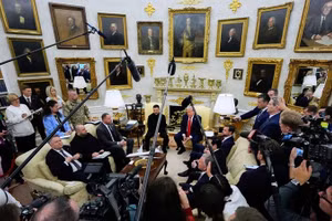 Tổng thống Mỹ Donald Trump (phải) và Tổng thống Ukraine Vladimir Zelensky tại Nhà Trắng, ngày 18/8/2025.