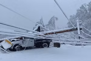 Mỹ đang phải hứng chịu những trận bão tuyết lớn nhiều tuyến đường bị đóng cửa.