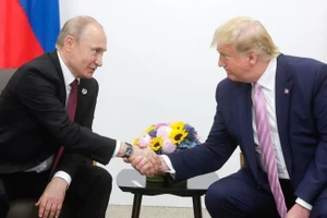 Cựu Tổng thống Mỹ Donald Trump (phải) gặp Tổng thống Nga Vladimir Putin tại hội nghị thượng đỉnh G20 tại Osaka, Nhật Bản, ngày 28/6/2019.