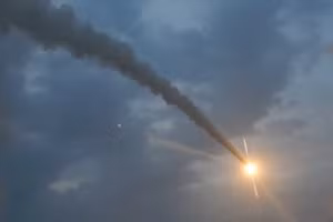 Nga phóng tên lửa đạn đạo tầm trung mới Oreshnik vào mục tiêu của Ukraine ở Dnipro, ngày 21/11/2024.