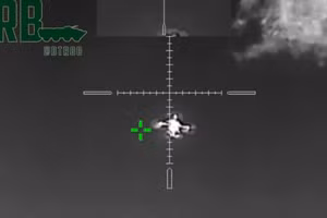 Lính Nga dùng vũ khí nhỏ bắn hạ UAV lớn của đối phương