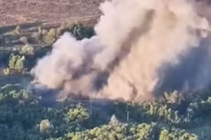 Lực lượng Kiev phá hủy cây cầu quan trọng gần biên giới với vùng Kharkiv của Ukraine.