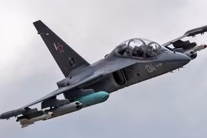 Chiến đấu cơ hạng nhẹ Yak-130M của Nga.