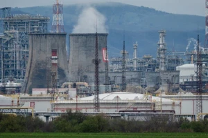 Các cuộc tấn công của Ukraine vào các cơ sở năng lượng của Nga đang góp phần làm tăng giá dầu ở Mỹ, châu Âu và châu Á.