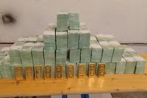 Tiền mặt và vàng bị Hungary thu giữ bị nghi ngờ liên quan đến đường dây rửa tiền của Ukraine.