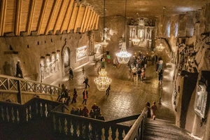 Krakow, thành phố lớn thứ hai của Ba Lan, là thế giới ngầm của mỏ muối Wieliczka.