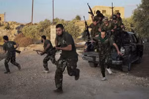 Giao tranh ác liệt giữa SDF và SNA bắt đầu ở bắc Syria, ngày 5/10/2025.