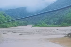 Mưa lũ làm ngập nhiều diện tích lúa của người dân Sơn La.