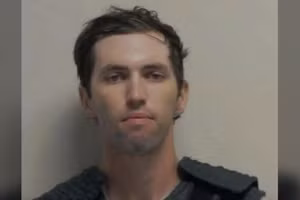 FBI công bố ảnh chụp Tyler Robinson - kẻ bị cáo buộc ám sát nhà hoạt động bảo thủ Charlie Kirk.