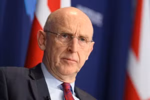 Bộ trưởng Quốc phòng Anh, John Healey.
