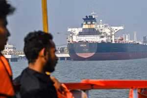 Một tàu chở dầu thô cập cảng Mumbai sau khi đi qua eo biển Hormuz, ngày 11/3/2026.