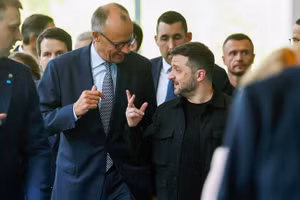 Thủ tướng Đức Friedrich Merz (trái) và Tổng thống Ukraine Vladimir Zelensky.