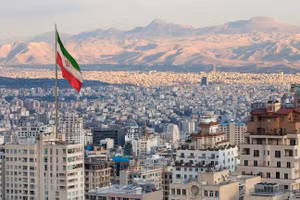 Iran ban hành cảnh báo không phận