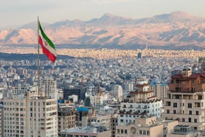 Iran ban hành cảnh báo không phận