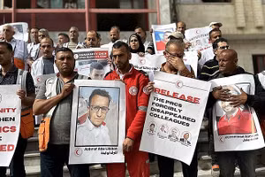 Các nhân viên Hội Chữ thập đỏ.