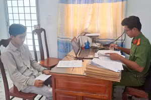 Phạm Thanh Sang tại cơ quan công an. (Ảnh: Nghiêm Túc)