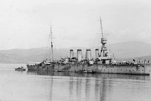 Tàu HMS Nottingham của Hải quân Hoàng gia Anh.