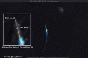 Tàu khu trục lớp Arleigh Burke Flight IIA của Hải quân Mỹ được phát hiện cách bang Falcon của Venezuela 354 km, ngày 2/11/2025.