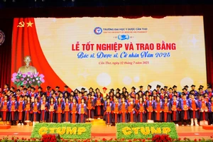 Trong lần tốt nghiệp đợt 2 năm 2025 của Trường ĐH Y Dược Cần Thơ, có 1.560 sinh viên tốt nghiệp từ 10 ngành ngành đào tạo bậc đại học. Ảnh: Minh Hoàng.