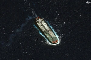 Quân đội Mỹ đang truy đuổi một tàu trên vùng biển quốc tế gần Venezuela, ngày 21/12/2025.