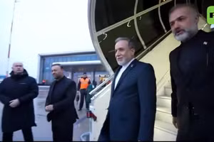 Ngoại trưởng Iran Seyed Abbas Araghchi đến Nga, ngày 27/4/2026.