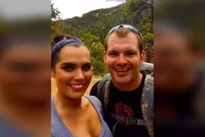 Matthew Livelsberger và vợ.