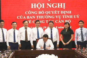 Hội nghị công bố quyết định của Ban Thường vụ về công tác cán bộ.