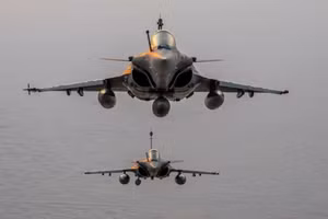 Phi công Ukraine chuẩn bị được huấn luyện lái máy bay Rafale tại Pháp