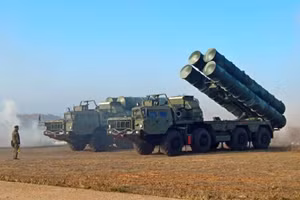 Hệ thống phòng không S-400 của Nga.
