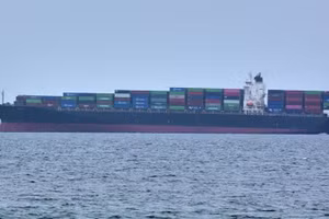 Một tàu chở hàng ở Vịnh Oman.