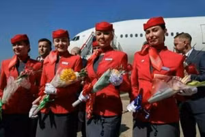 Phi hành đoàn của chuyến bay thẳng đầu tiên từ Moscow đến Bình Nhưỡng, ngày 28/7/2025. 