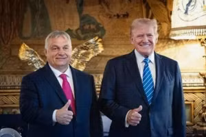 Tổng thống Mỹ Donald Trump (phải) và Thủ tướng Hungary Viktor Orban.