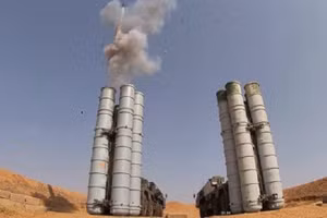 Hệ thống phòng không tiên tiến S-400 Triump của Nga.