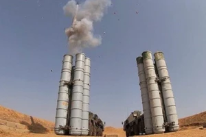 Hệ thống phòng không tiên tiến S-400 Triump của Nga.