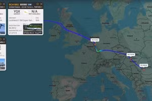 Máy bay C-17A và máy bay C-5M của Mỹ vừa xuất phát từ Căn cứ Không quân Osan ở Hàn Quốc, băng qua châu Âu đến khu vực chịu trách nhiệm của CENTCOM.