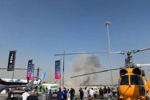 Chiến đấu cơ Tejas của Ấn Độ rơi trước sự chứng kiến ​​của nhiều khách mua vũ khí toàn cầu tại Triển lãm hàng không Dubai, ở UAE, ngày 21/11/2025.