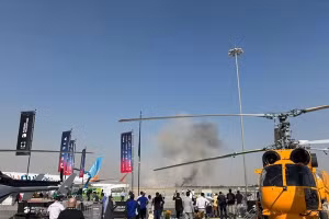 Chiến đấu cơ Tejas của Ấn Độ rơi trước sự chứng kiến ​​của nhiều khách mua vũ khí toàn cầu tại Triển lãm hàng không Dubai, ở UAE, ngày 21/11/2025.