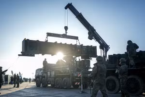 Mỹ quyết định dừng viện trợ quân sự cho Ukraine.