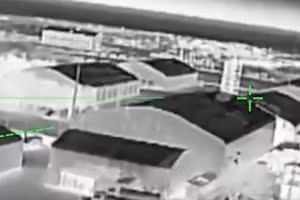 Quân đội Ukraine tấn công kho tiếp tế tại Căn cứ không quân Khersones của Nga ở Sevastopol, ngày 16/3/2026.