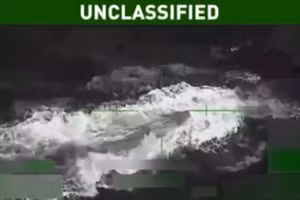 Hình ảnh tàu ngầm ở vùng biển Caribe bị hải quân Mỹ phá hủy với cáo buộc buôn lậu ma túy bất hợp pháp.