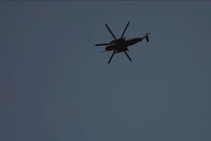 Máy bay trực thăng tấn công AH-64 Apache.