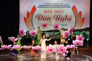 Tiết mục văn nghệ tại chương trình giao lưu học sinh, sinh viên dân tộc thiểu số tiêu biểu các trường văn hoá, thể thao và du lịch phía Nam lần IX, năm 2025. (Ảnh: MT)