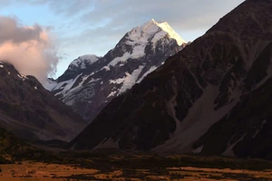 Mount Cook hay còn gọi là Aoraki là đỉnh núi cao nhất của New Zealand 