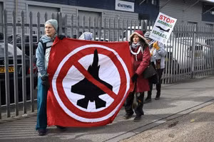 Các nhà hoạt động ủng hộ Palestine biểu tình phản đối việc bán vũ khí cho Israel tại Anh, ngày 25/3/2026.